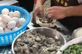 鸡蛋馅料的包子你见过吗？把生鸡蛋直接包进去，看完却很想动筷子图片