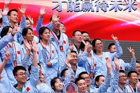 钟华论：青春无悔，强国有我图片