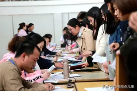 铁饭碗！2021年特岗教师将招10万人，干满三年转事业编图片