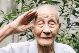 老人隐姓埋名42年，为孙子参军不得已亮明身份，受邀赴北京观礼图片
