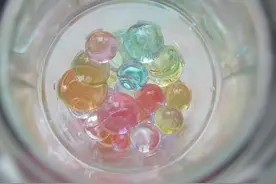 缺氧4分钟或使脑损伤，4种易致孩子窒息的玩具，家长应拒绝购买图片