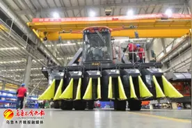 如同母鸡下蛋，“国产采棉神器”采棉打包一体化图片