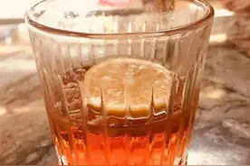 酒后吐真言图片