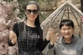 “大衣哥”女粉丝晒视频引争议 与朱之文亲密牵手热舞被指蹭热度图片
