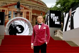 威廉凯特捧场007首映！“邦德”穿粉西装戴欧米茄，演007有多帅？图片