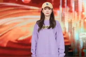 卫衣别单穿了，今年流行成套搭配，沈梦辰、宋妍霏穿上时髦爆棚了图片
