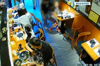 “波子汽水”喝出弹珠，11岁女孩住进了医院，谁担责？图片
