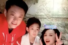 曹颖给儿子庆生亲吻惹争议！这些明星更过分，暴露的问题很严重图片
