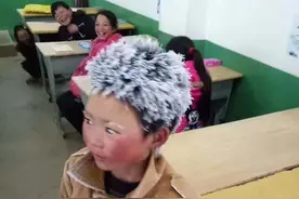三年过去了，走4.5公里上学的“冰花男孩”王福满，现在还好吗？图片