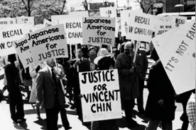 1982年，美国华裔结婚前被白人杀害，判罚出来后，母亲愤而回国图片