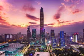 深圳地处广东南部，东临大亚湾，西濒珠江口图片