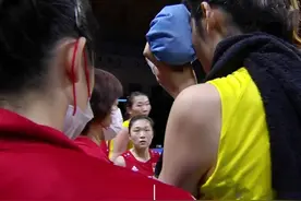 女排大胜美国！朱婷喊疼，基拉摔毛巾，解说狂赞王梦洁，咋回事？图片