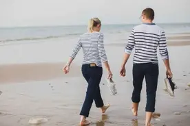 凌晨两点，老婆带着饭菜去安慰男闺蜜，第二天回家，老公：离婚吧图片