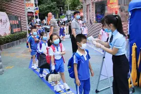 小“萌娃”返校各种逗比：走错教室、忘了座位，还有这些……图片