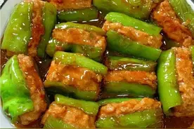 青椒酿肉，这样做好吃入味又下饭，一口下去简直不要太满足图片
