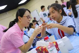 女孩第一次来月经的时间，决定了身高能不能超过1米6，要注意了图片