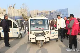 关注“三小车辆”整治｜巨野县融媒体中心记者探访“三小车辆”临时交易市场图片