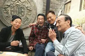 他俩都是七十丧偶 杨少华居家养老 马三立住养老院 谁更幸福？图片