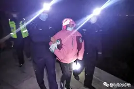 母子三人登山突感不适，泰山景区民警迅速出警妥善安置图片