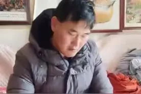 大衣哥写春联翻车，字像鸡爪错字多，网友：别出来丢人了图片