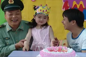 我国“最牛”的士兵，冲着总理大吼：快让开！如今现状怎样？图片