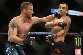 UFC249夜魔托尼·弗格森VS平头哥贾斯汀·盖斯，比赛精彩瞬间回顾图片