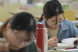 读研后才发现，保研生和考研生差别甚远，从导师态度便可看出图片