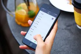 河南一漂亮女子同时交13个男朋友，网友：将网恋玩出了新高度图片
