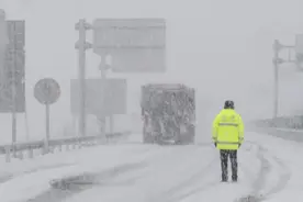 新疆多地遭遇风雪寒潮天气 最低温降至-37°C图片