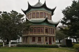 武汉东湖，隐藏着一座阁楼，它距今70多年历史而且和蒋介石有关图片