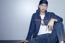 真正会穿衣的男人，都是这么搭配牛仔的，李现王一博就是最佳表率图片