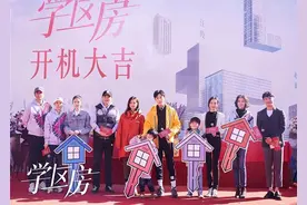 赵薇时隔六年拍新剧，现场包裹严实显臃肿，亲自拿外卖没架子图片