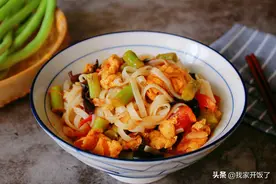 天一热，老公就馋这碗面，10分钟上桌，简单快手，好吃到碗底朝天图片