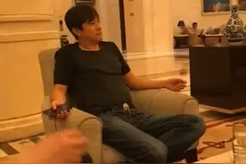 52岁解晓东近照曝光，帅气依旧成亿万富豪，网友：吃防腐剂了图片