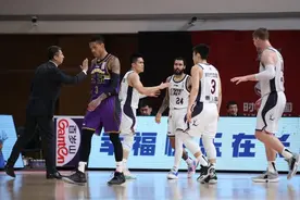 北控惨败广州，球队糟糕表现让马布里赛后郑重道歉：我负全责图片