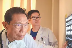 一线抗疫群英谱“共和国勋章”获得者钟南山——大医精诚写大爱图片