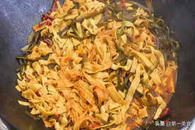 河南特色小吃卤煮海带豆腐皮，商户都在用的配方，夹烧饼吃真美图片