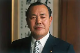 72年田中首相访华，反客为主为周总理脱风衣，令总理忙说：不行图片