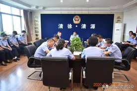 局党委委员、指挥室主任郭志强同志深入清源派出所强调部署教育整顿工作图片