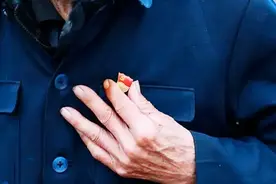 前线牺牲，82岁老人为烈士寻找女儿，了却继父毕生心愿图片