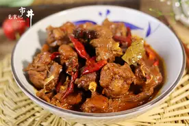 兔肉经常“滞销”，15元一斤卖不动，3步去除土腥味，红烧特香图片