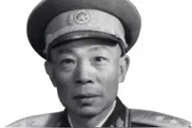 1949年，一副司令偶遇乞丐母亲，小心跟上后：你是来找儿子的吗？图片