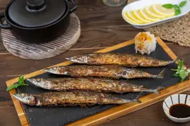 在秋风里，记住秋刀鱼的味道图片
