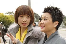 央视名嘴到尬聊女王，鲁豫19年屹立不倒秘密，被赌王四太一语道破图片