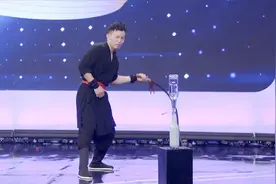 「跨时代战书」独轮车小王子不走寻常路，神鞭王挑战高难度图片