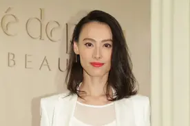 梁洛施的豪门情史，靠美貌征服亿万富豪，两年生三子仍被拒之门外图片