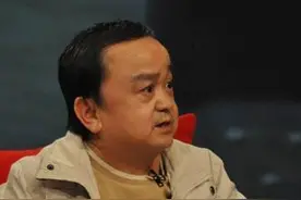 “阴蚀王”张伸，身高1.15米，小18岁娇妻在他无戏可拍后狠心离去图片