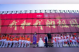 北京欢乐谷街头艺术节燃情启幕 国庆首日迎来五万人游园图片