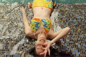 53岁依然曼妙如初！丽水一冻龄女教师化身“美人鱼”图片