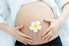 孕妇肚子上面的“黑线”是什么？别担心，原来是这样的图片